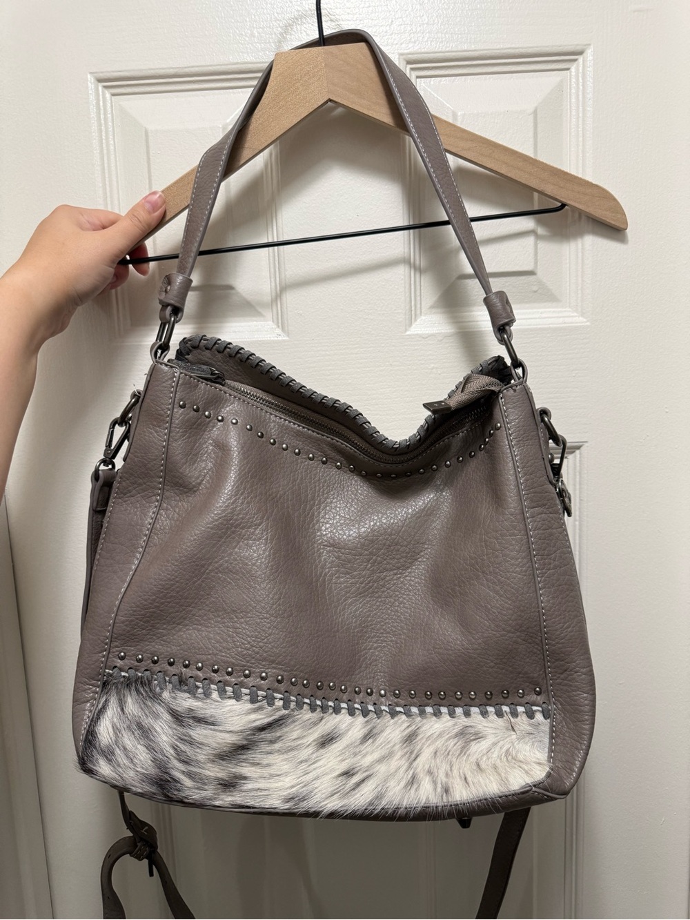 Trinity Ranch concealed carry Grey Hobo Shoulder Bag with Faux Fur Accent